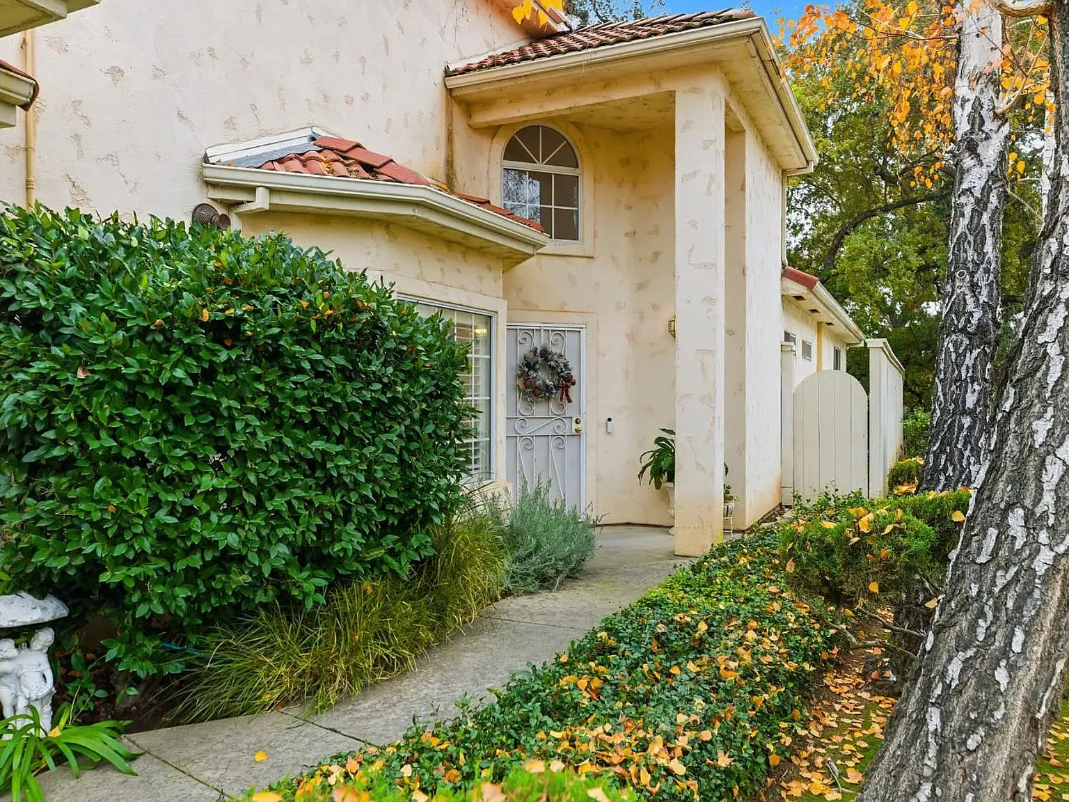 3 bed, 2099 sqft, $2,700 — Photo 3