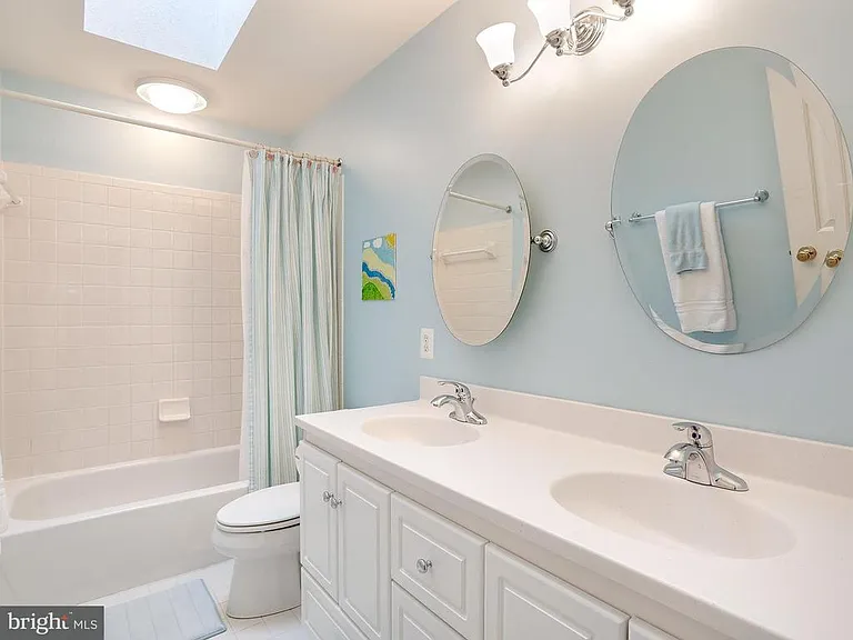10812 Maplecrest Ln — Photo 3