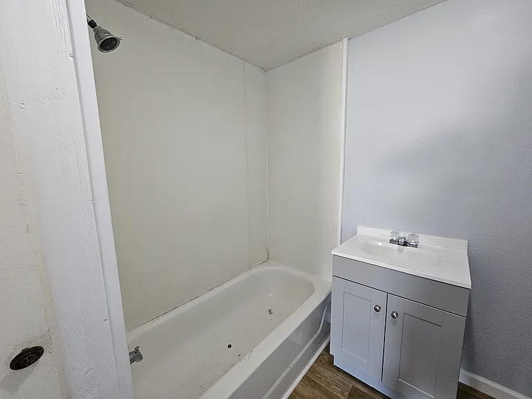 403 E 3rd St #405 — Photo 14