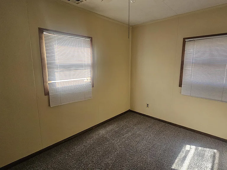 1041 S Yale St — Photo 7