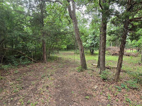 3rd image of 1727 Fox Run Rd