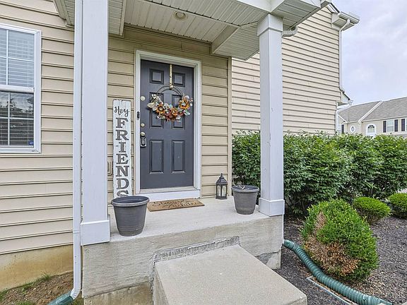 3rd image of 2827 Wexford Way