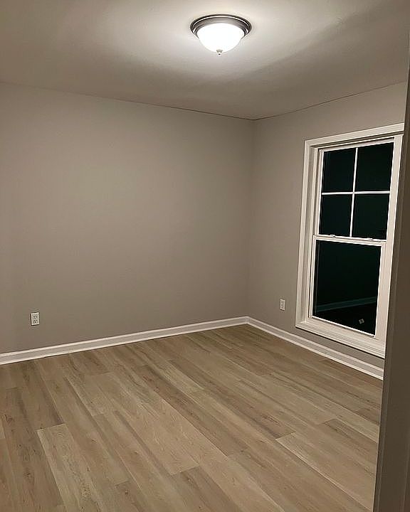 1st image of 22 Lakeshore Dr NE