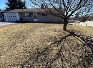 1214 Marvern Dr W, Chambersburg, PA 17202