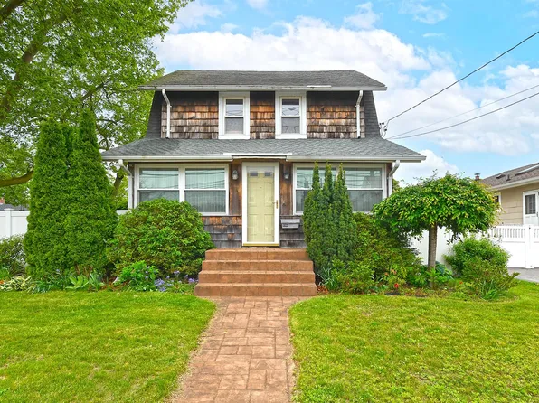 2364 Newbridge Road, Bellmore, NY 11710
