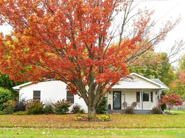 831 E Broad St, Chesaning, MI 48616
