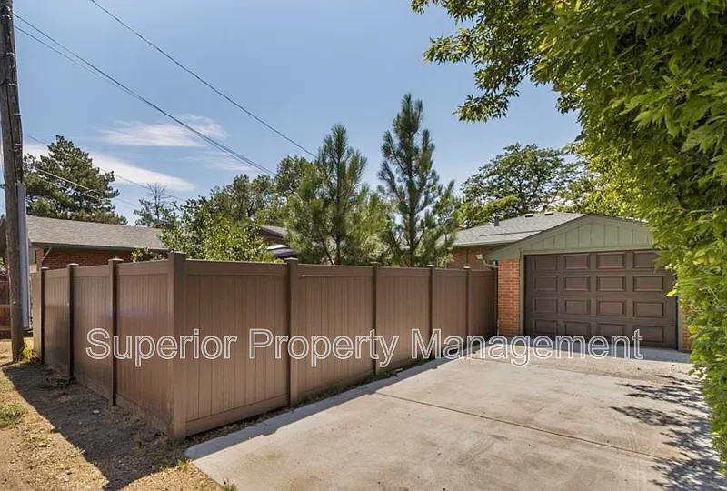 3 bed, 2.0 bath, 2314 sqft, $2,295 — Photo 4