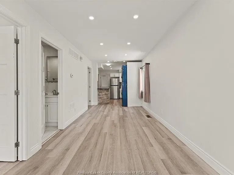 972 Wellington Ave #MAIN — Photo 5