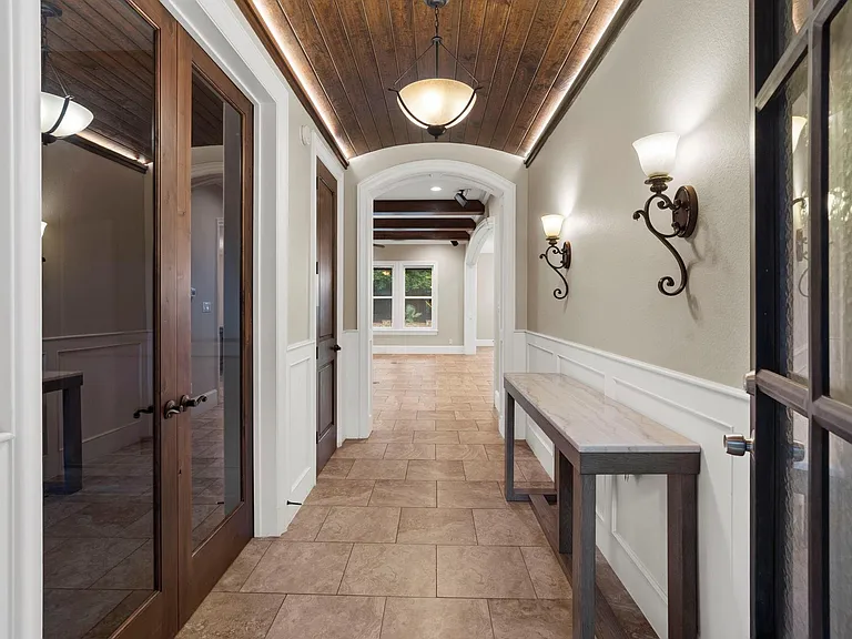 6806 Heron Dr — Photo 4