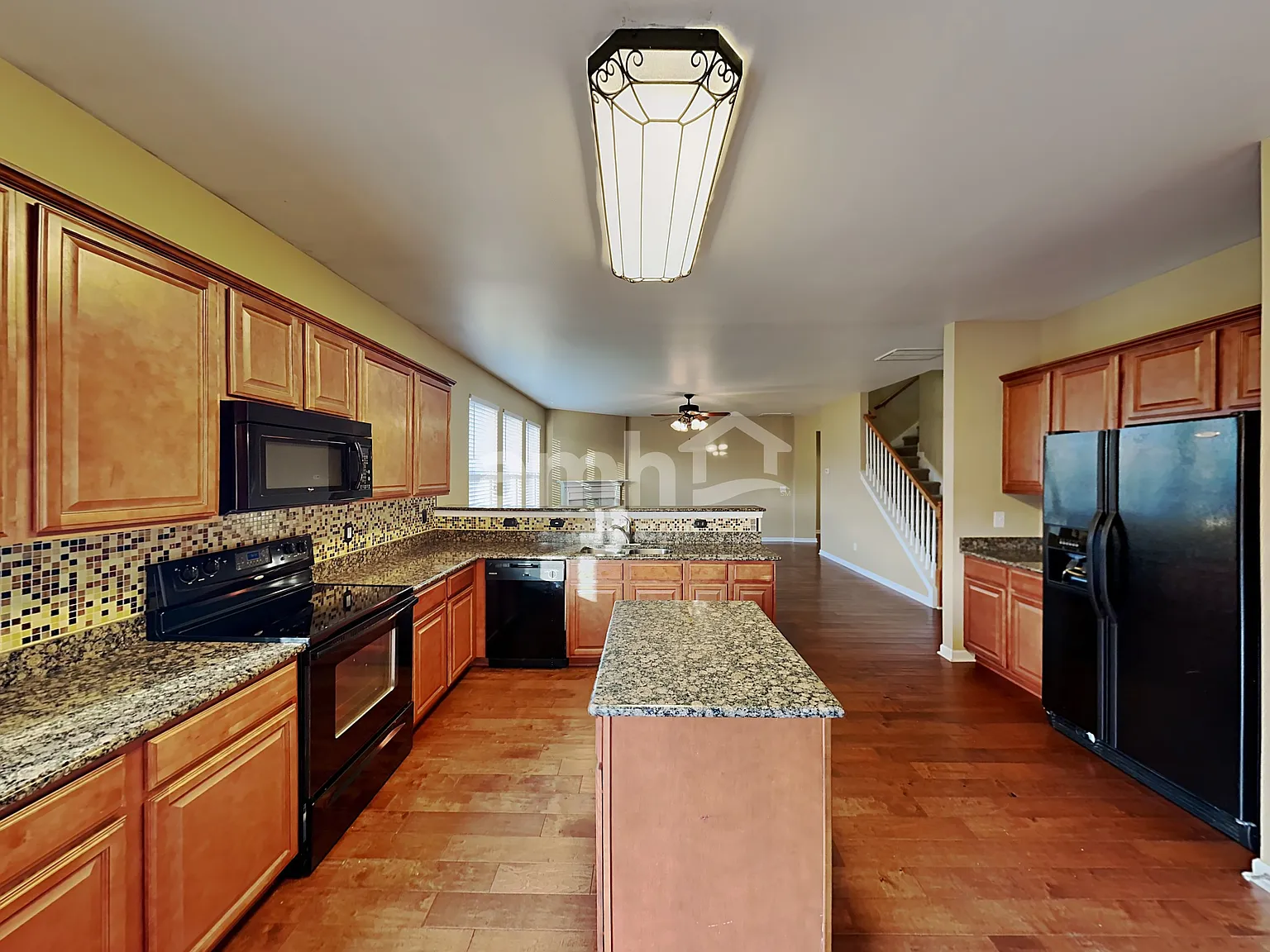 4 bed, 2.5 bath, 2941 sqft, $3,075 — Photo 3