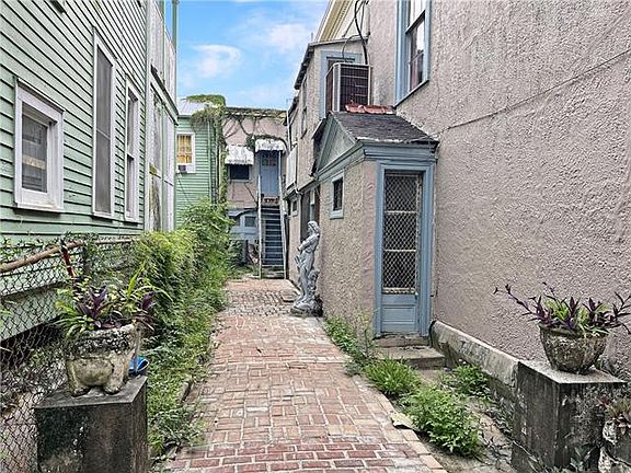 3rd image of 1634 Washington Ave #A