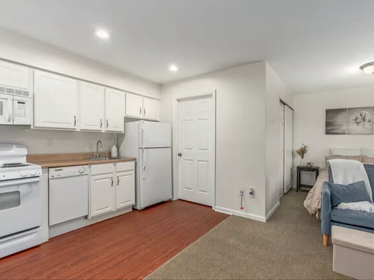 Autumn Chase Apartments — Photo 9
