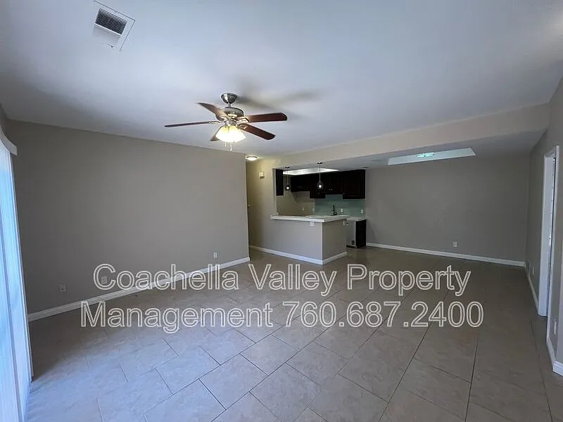 3 bed, 2.0 bath, 1184 sqft, $2,345 — Photo 4