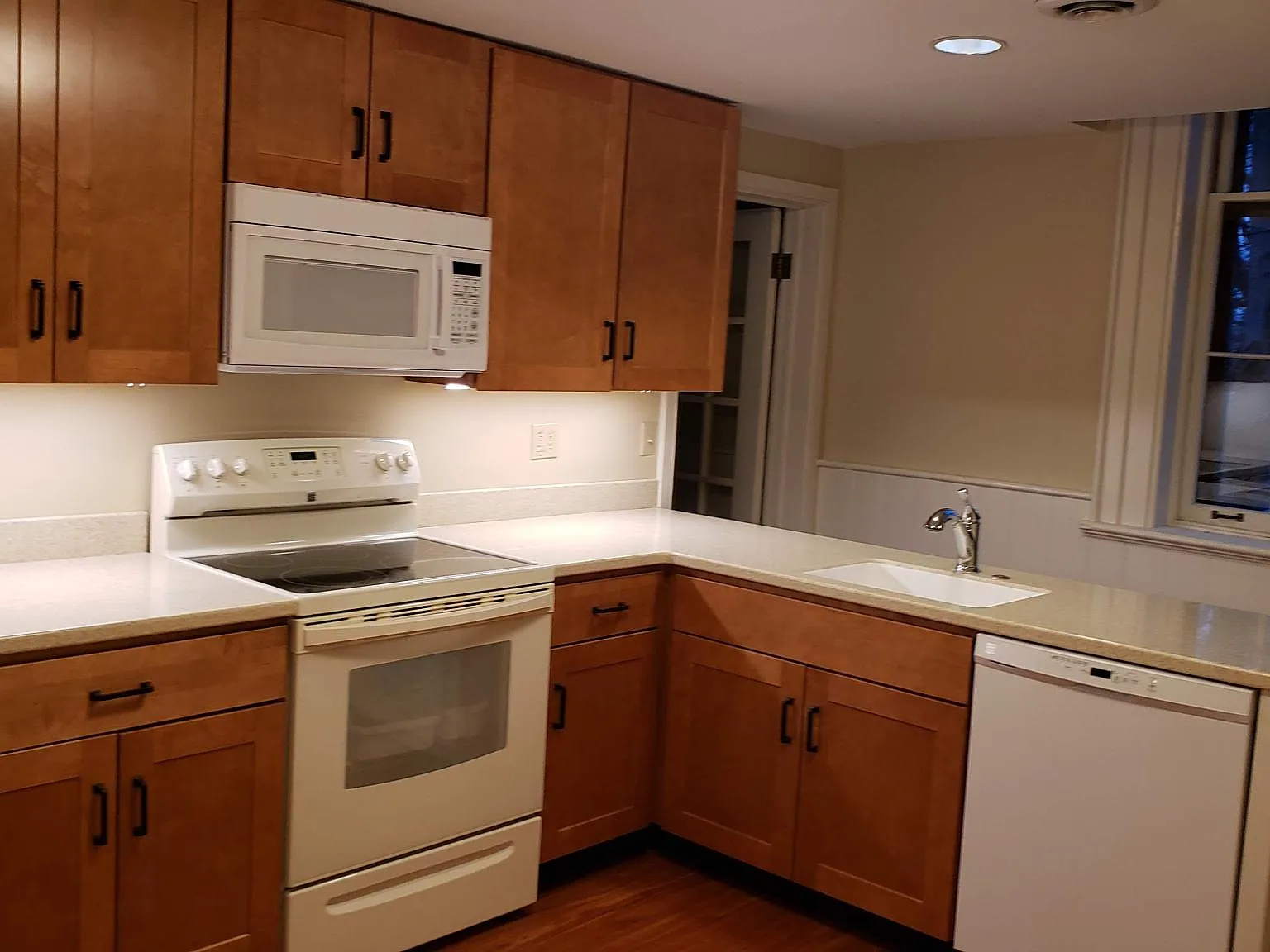 2 bed, 1000 sqft, $1,350 — Photo 2
