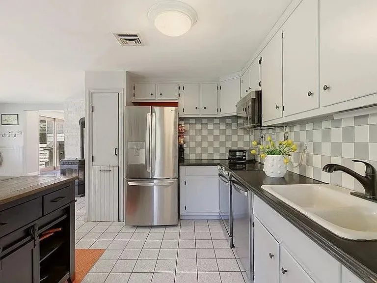 85 Highland Ave — Photo 7