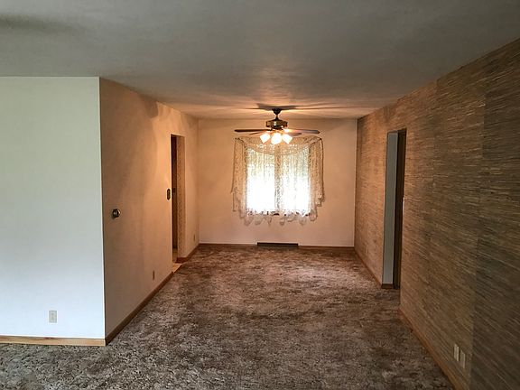 5th image of 1017 E Le Fevre Ave