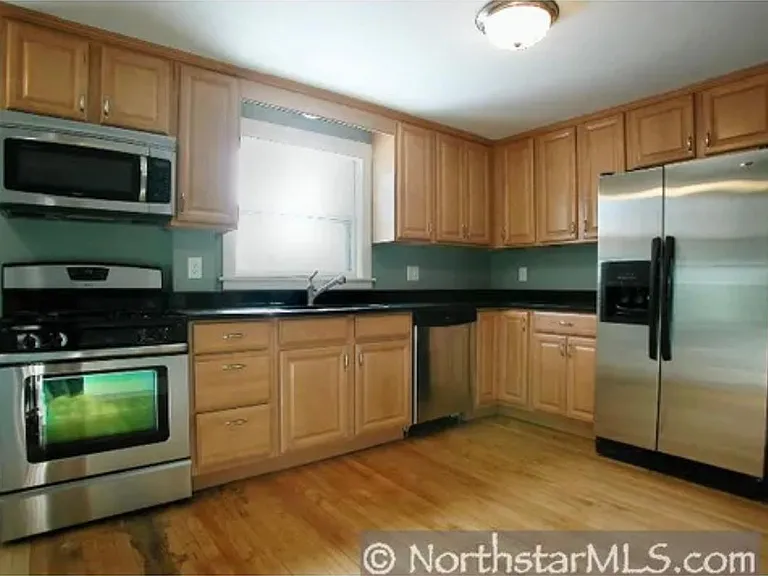 1628 Laurel Ave — Photo 3