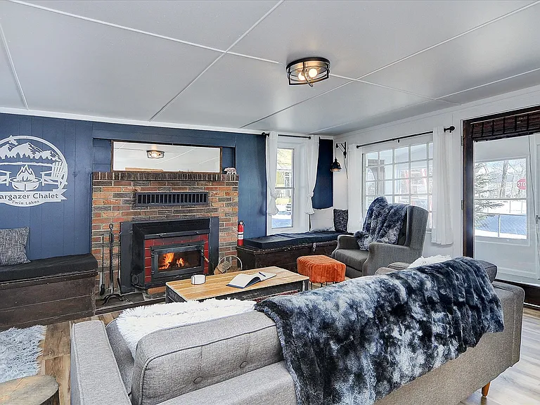 138 Lang St — Photo 3