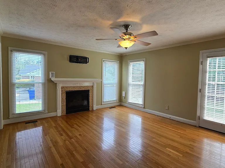 4488 Penhurst Ct — Photo 9