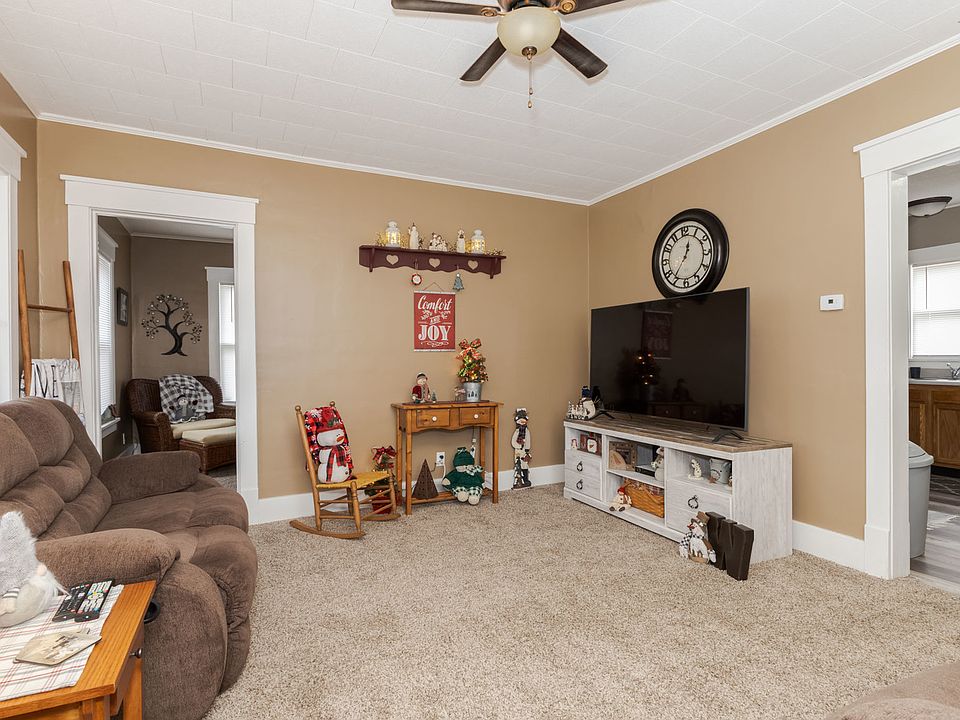 104 W Lincoln St, Flanagan, IL 61740 Zillow