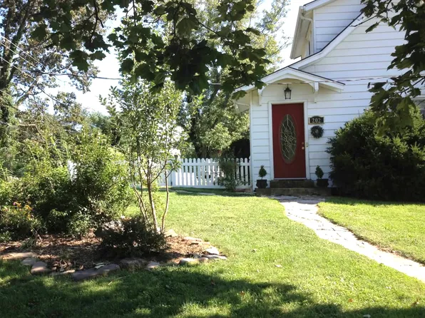 202 Hendren Ave, Staunton, VA 24401