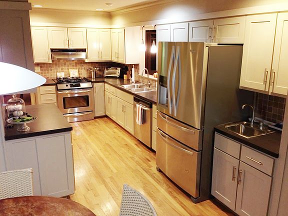 Contemporary Kitchen w Nook