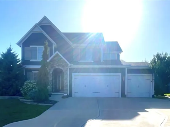 16334 S Summertree Ln, Olathe, KS 66062