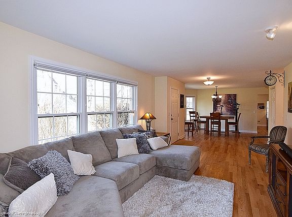 3rd image of 516 Philip Dr