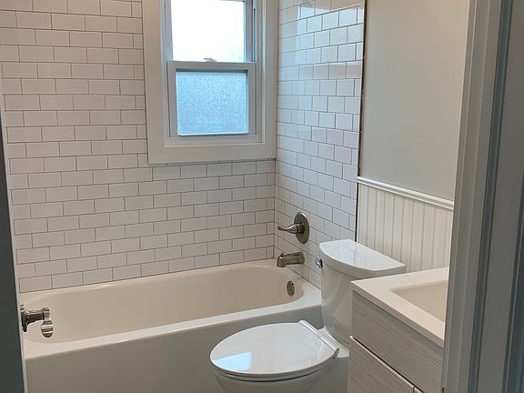 3rd image of 27 Bayview Ave