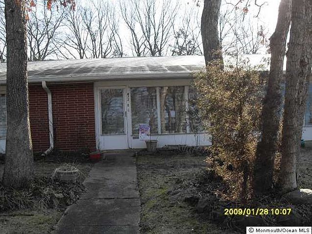 1st image of 472 Thornbury Court #E