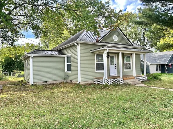 215 North St, Windsor, MO 65360