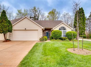 525 Village Lake Dr, Louisville, KY 40245