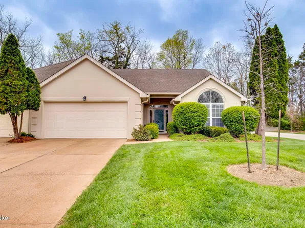 525 Village Lake Dr, Louisville, KY 40245