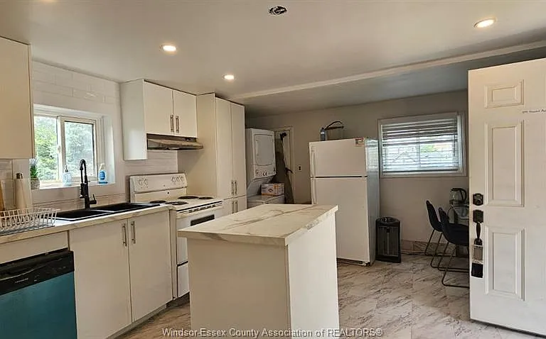 1141 Howard Ave #UPPER — Photo 12