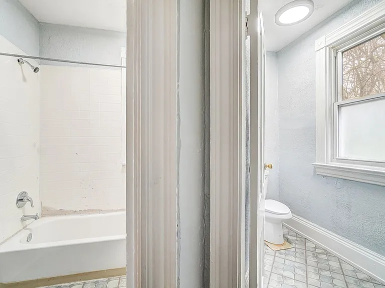 870 Rockdale Ave — Photo 32