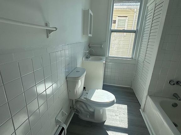 2nd image of 265 6th St #3
