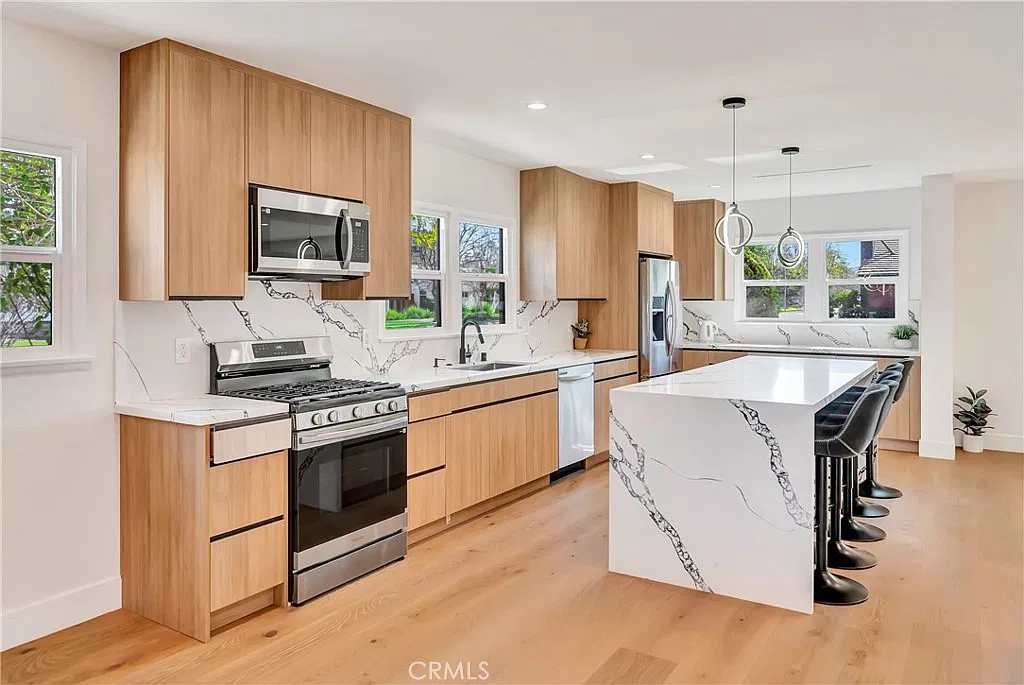 3 bed, 2150 sqft, $6,700 — Photo 1