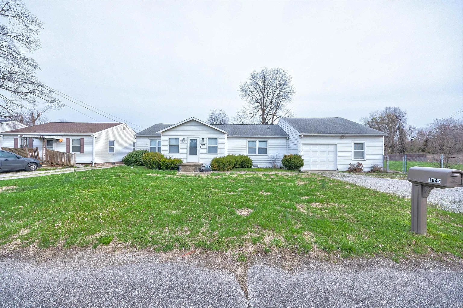 1044 Vanderburgh Ave photo 1