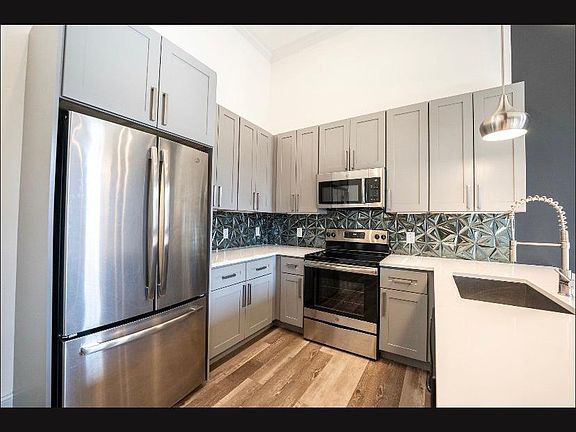 3rd image of 1332 Dolman St #112