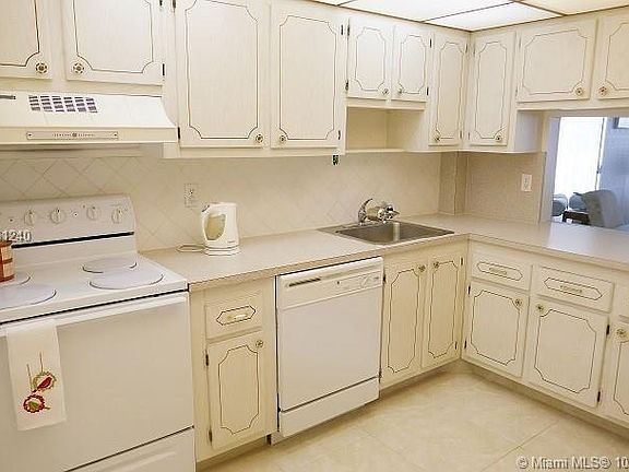 4th image of 410 SE 2nd St APT 104