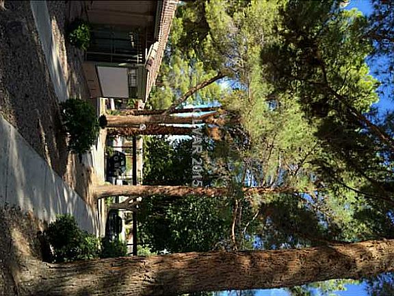 2nd image of 429 N Lamb Blvd