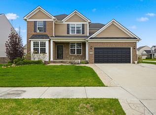 16308 Adelaide Dr, Macomb, MI 48044