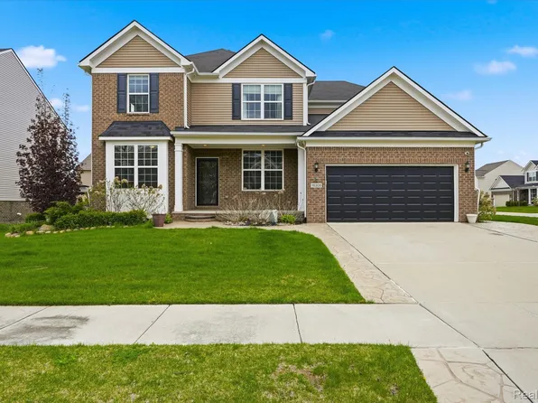 16308 Adelaide Dr, Macomb, MI 48044