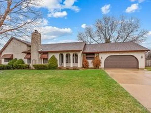 219 Brookside Dr, Elgin, IL 60123