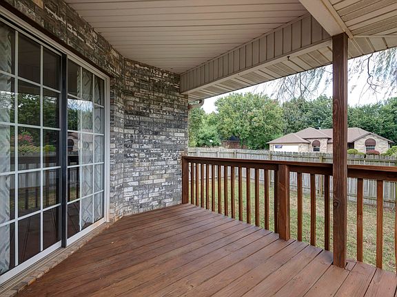 5th image of 100 Fonda Ln