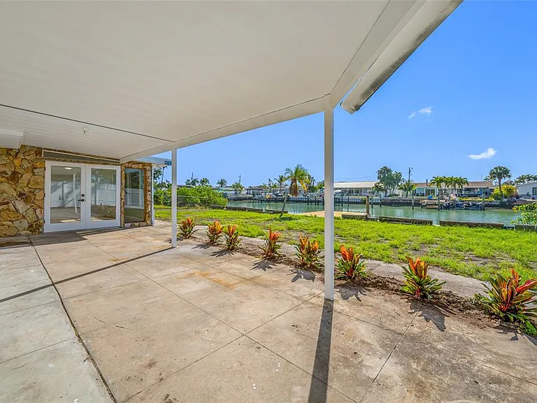 7930 Causeway Blvd S — Photo 49
