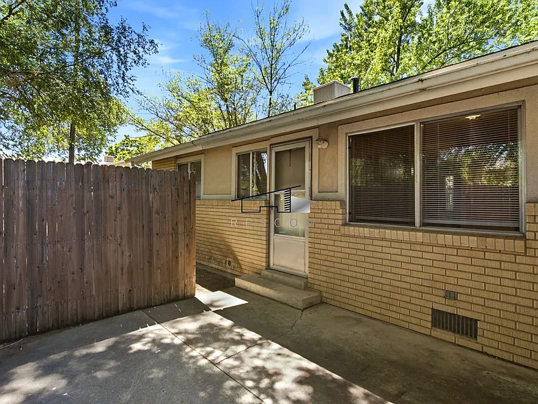 4850 S Duplex — Photo 16
