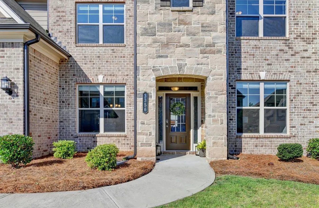 5 bed, 3924 sqft, $3,500 — Photo 2