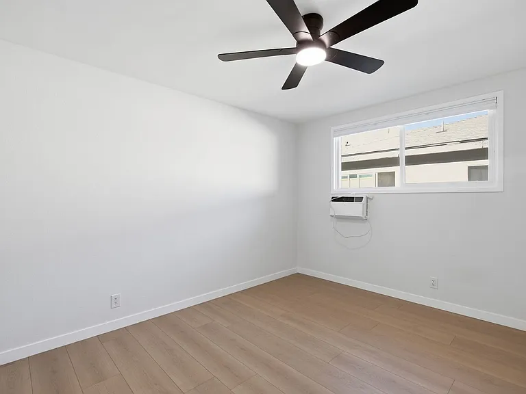 14620-14626 Magnolia Blvd — Photo 27