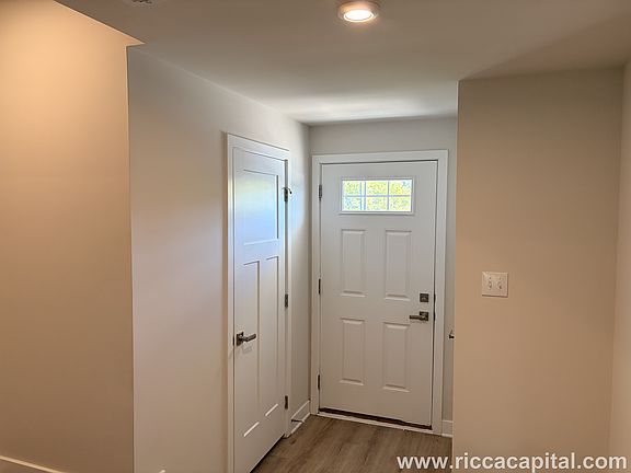 4th image of 119 Plaza Dr
